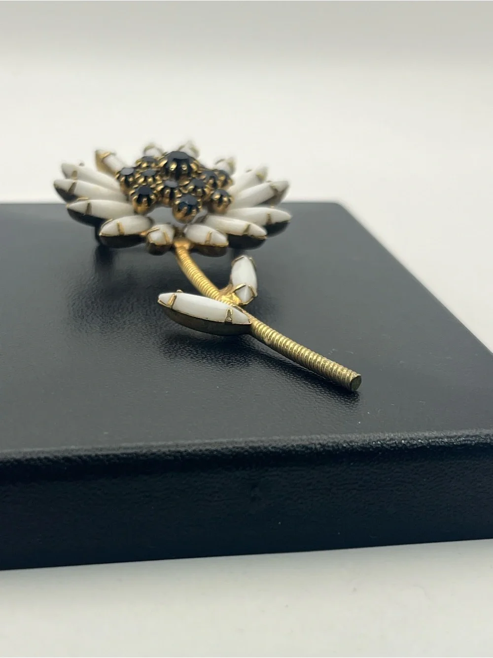 White milk glass black rhinestone daisy flower gold tone brooch pin vintage